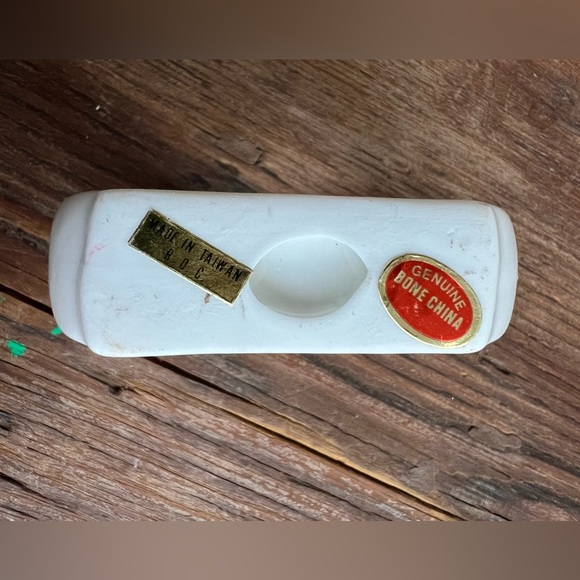 Napkin Holder Rings Bone China Holly Holiday Set Of 4-excellent condition. - Picture 5 of 6